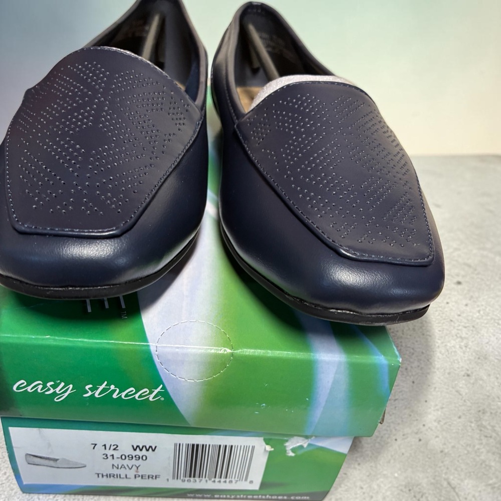 Easy‎ Street Thrill Perf Navy Blue Loafers Square Toe Flats 7.5 WW 31-0990